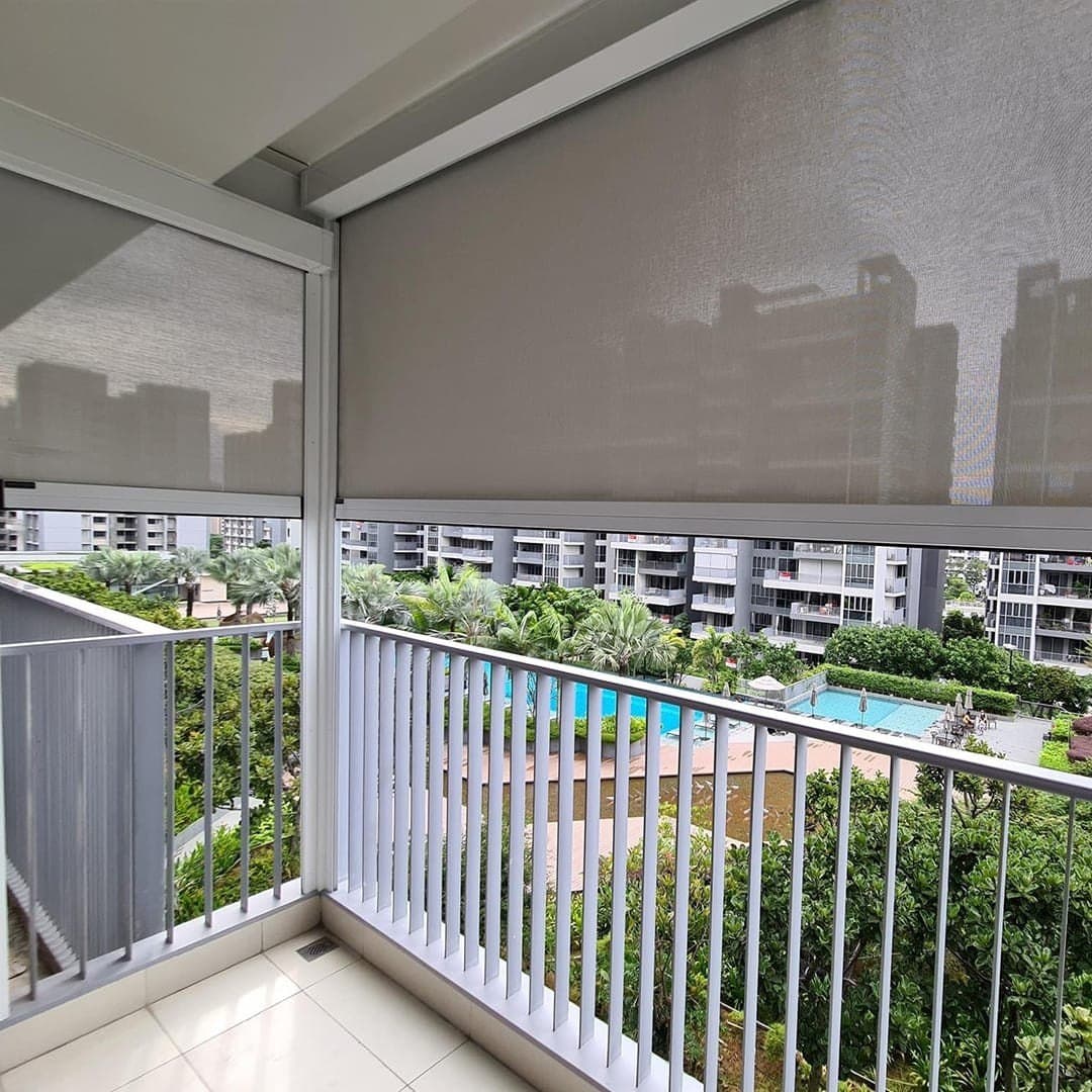 Zip-track outdoor blinds installed on alfresco